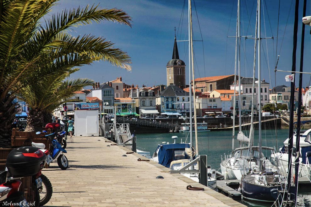 Le long des quais et du remblai des sables d'olonne